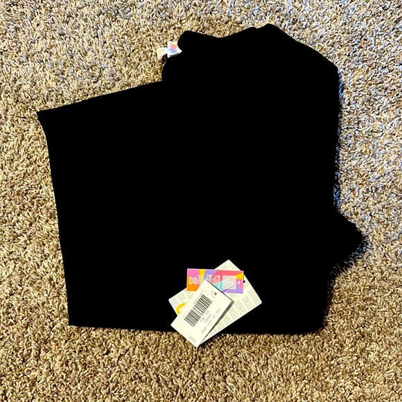 BNWT LulaRoe 3x Gigi top. Noir collection. - Picture 2 of 3